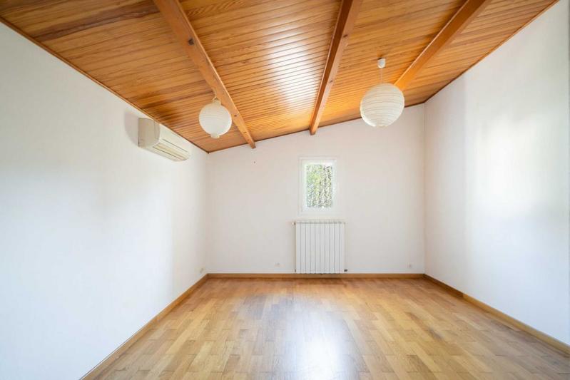 Villa - 222 m² - 6 pièces