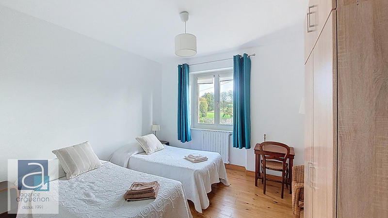 Maison - 241 m² - 7 pièces