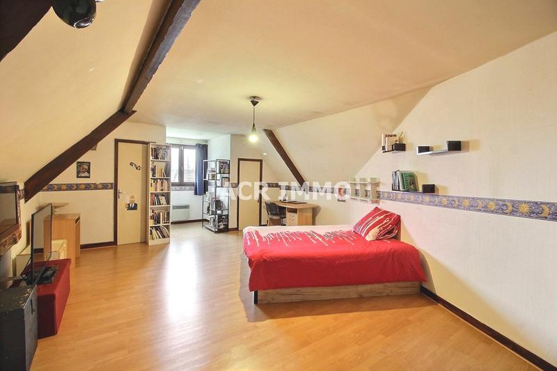 Maison - 270 m² - 8 pièces