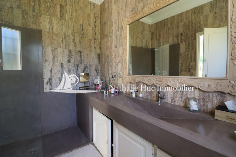 Maison - 280 m² - 8 pièces