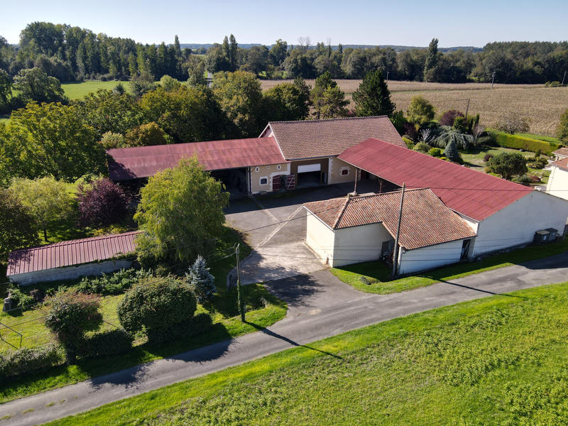 Propriété - 232 m² - 13 pièces