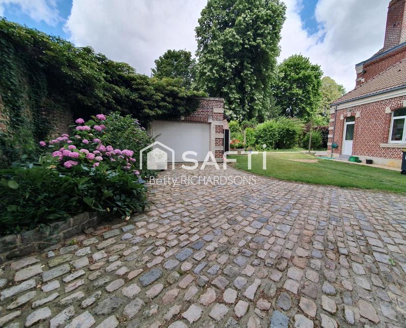 Maison de maîtres - 232 m² - 11 pièces