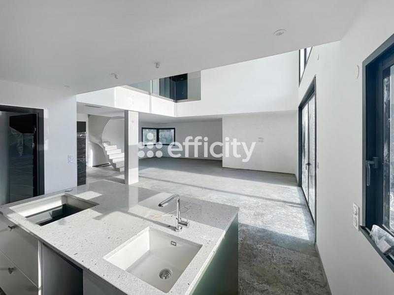 Maison - 150 m² - 4 pièces