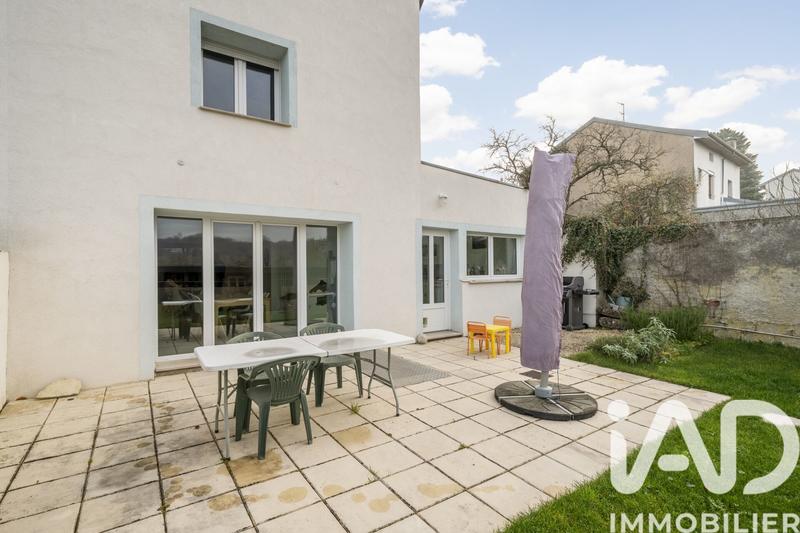 Maison - 253 m² - 8 pièces