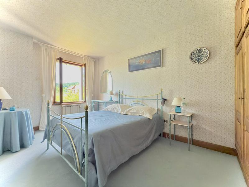 Maison - 323 m² - 11 pièces