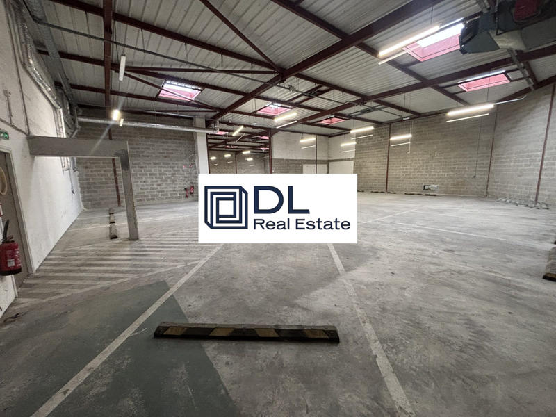 Entrepôt - 1 600 m²