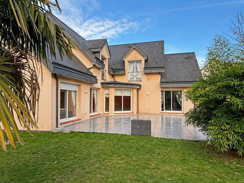 Maison - 228 m² - 7 pièces