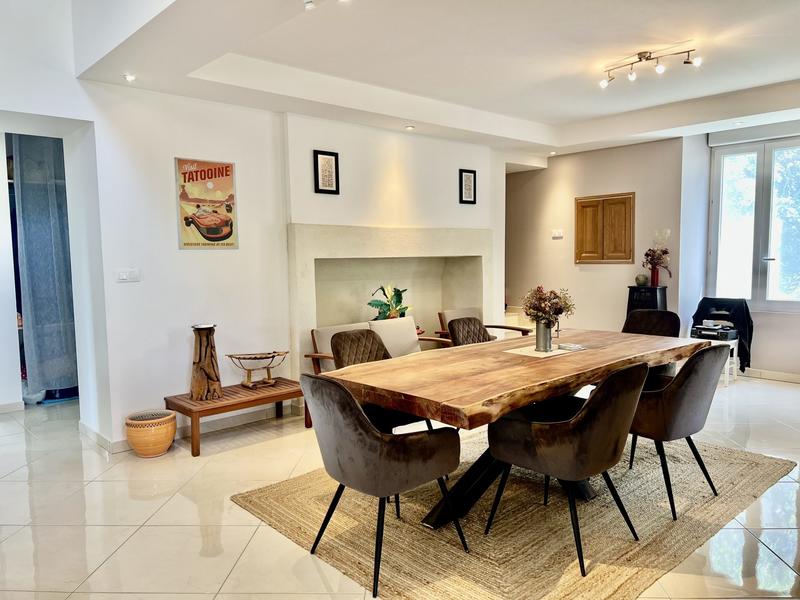 Maison traditionnelle - 222 m² - 6 pièces