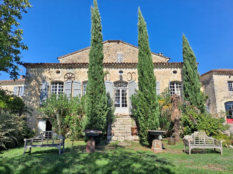 Maison - 654 m² - 16 pièces