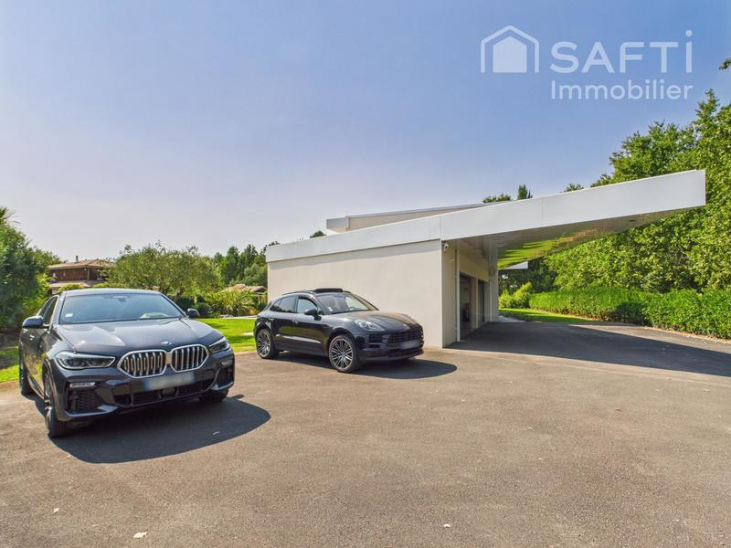 Maison - 390 m² - 9 pièces