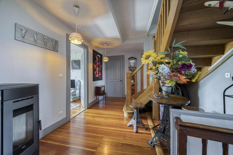 Maison - 251 m² - 10 pièces