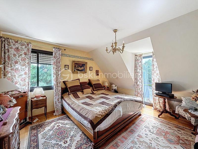 Propriété - 230 m² - 10 pièces