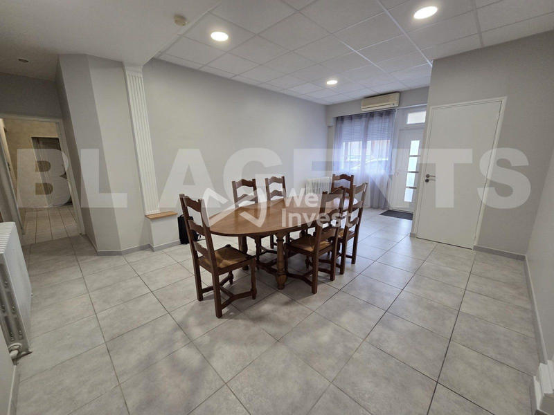 Maison - 202 m² - 8 pièces