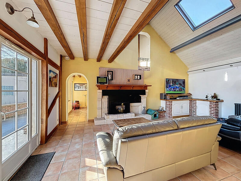 Maison - 240 m² - 8 pièces