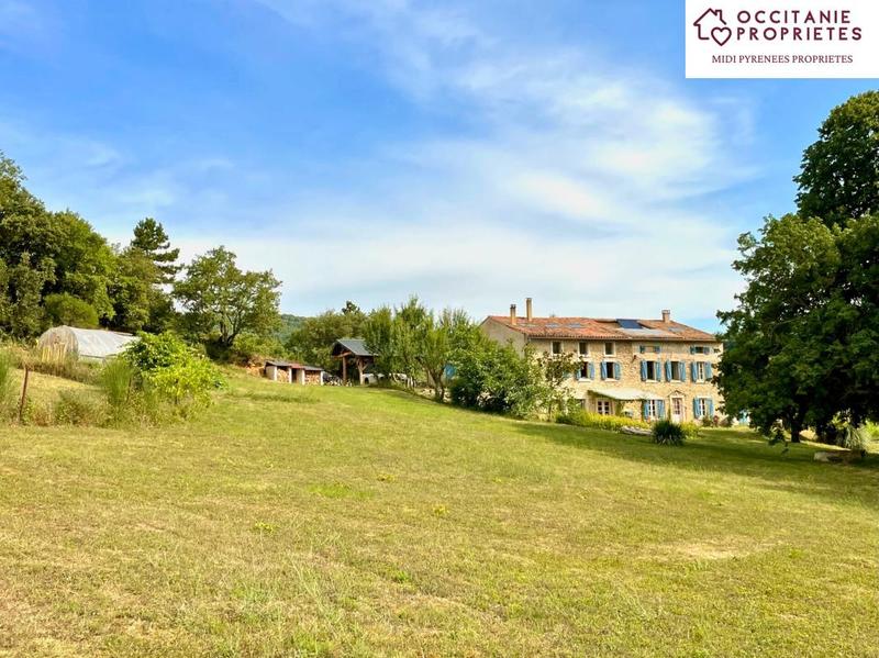 Propriété - 253 m² - 5 pièces