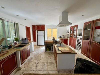 Maison - 205 m² - 5 pièces