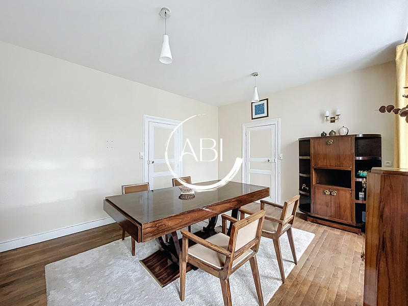 Maison - 200 m² - 11 pièces