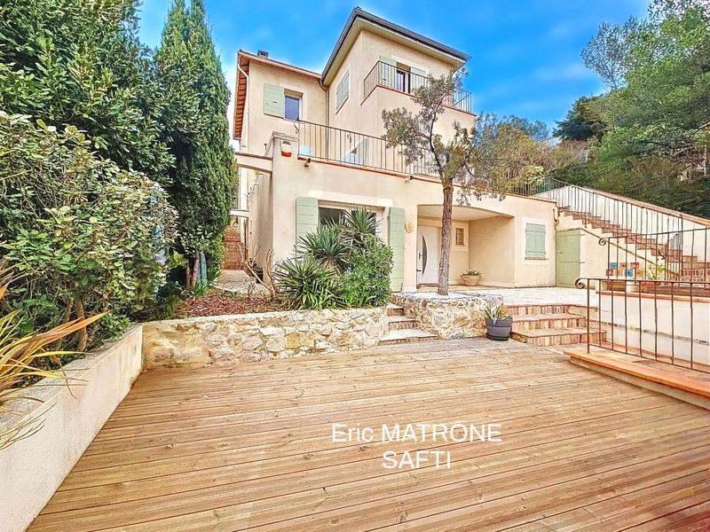 Maison - 250 m² - 9 pièces