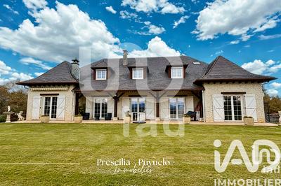 Maison - 279 m² - 9 pièces