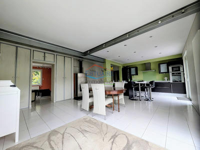 Maison traditionnelle - 178 m² - 8 pièces