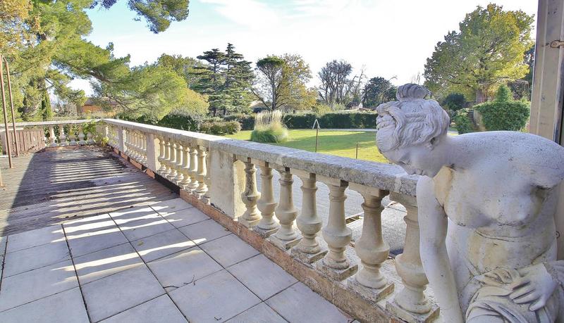 Maison - 1 000 m² - 33 pièces