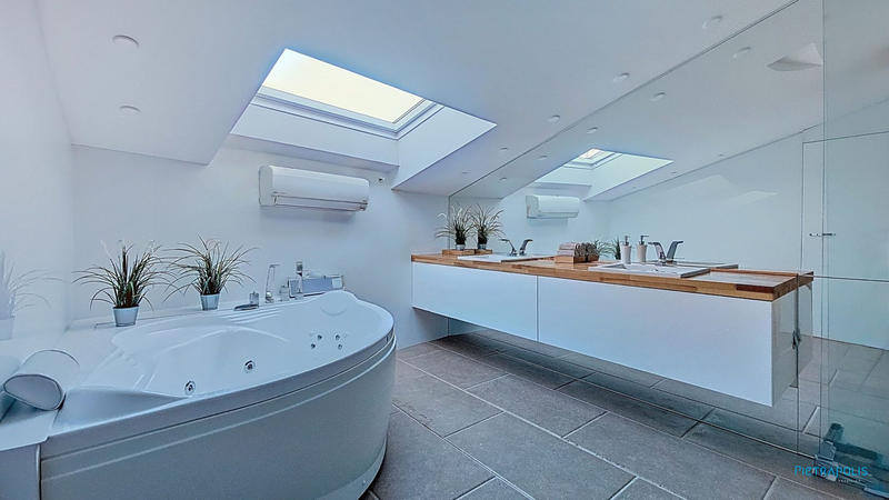 Maison - 198 m² - 7 pièces