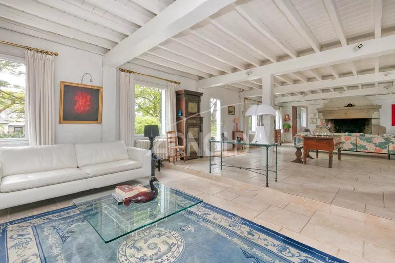 Maison - 270 m² - 10 pièces