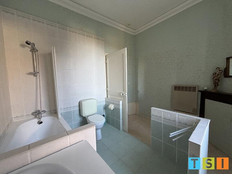 Maison - 280 m² - 10 pièces