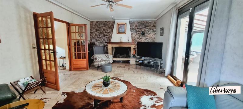 Propriété - 230 m² - 10 pièces