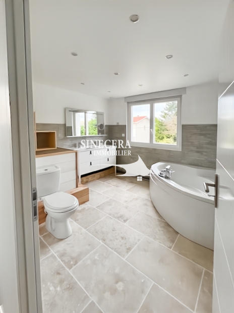 Maison - 170 m² - 8 pièces