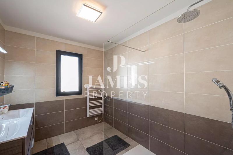 Maison - 144 m² - 5 pièces