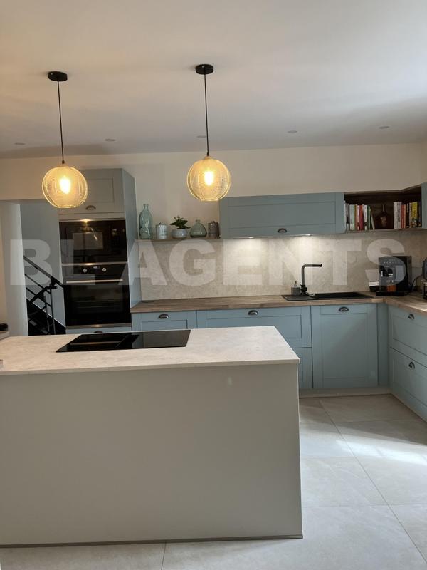 Maison - 255 m² - 10 pièces