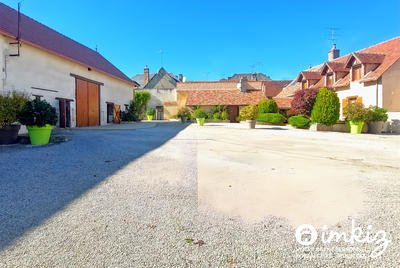 Maison - 360 m² - 15 pièces