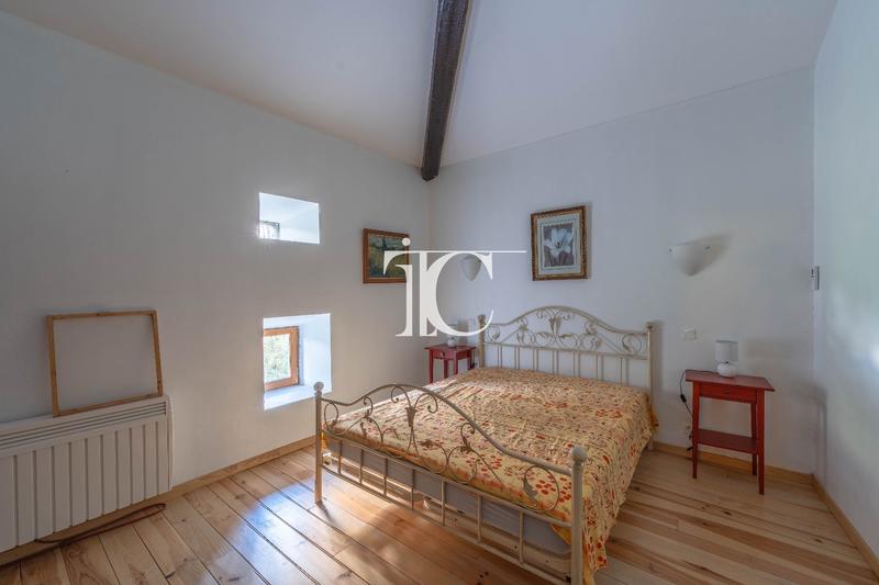 Maison - 302 m² - 8 pièces