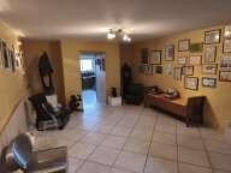 Maison - 285 m² - 9 pièces