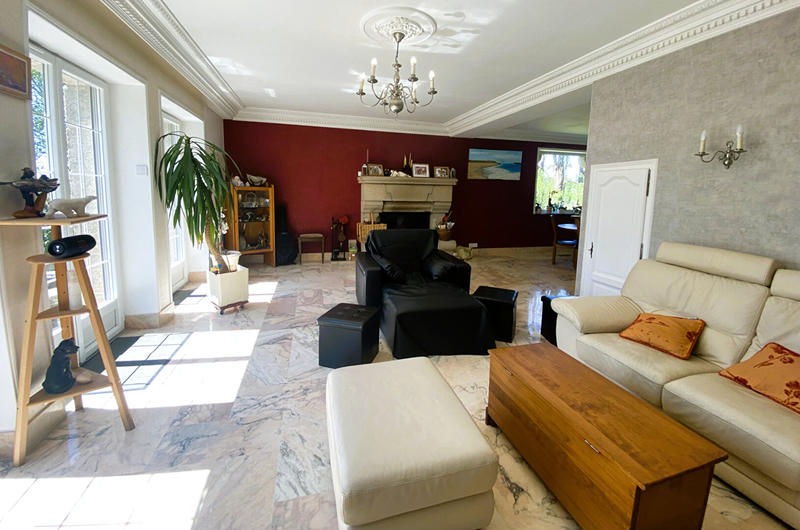 Maison - 210 m² - 13 pièces