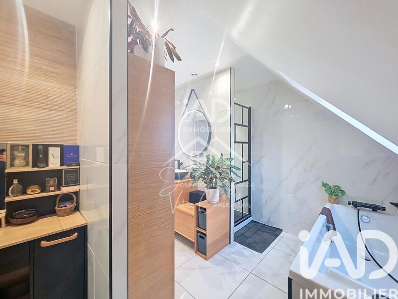 Maison - 93 m² - 5 pièces