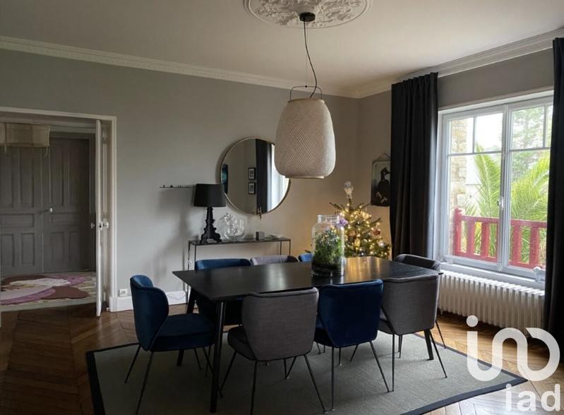 Maison - 216 m² - 9 pièces