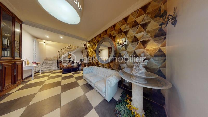 Appartement - 246 m² - 6 pièces