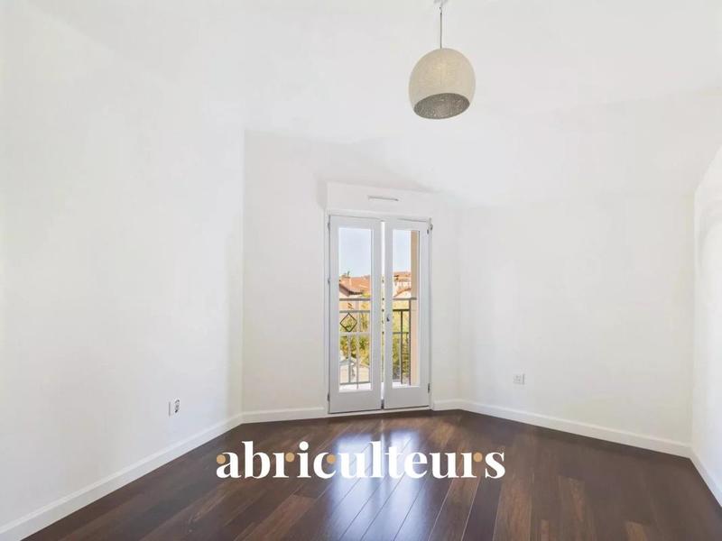 Appartement - 90 m² - 5 pièces