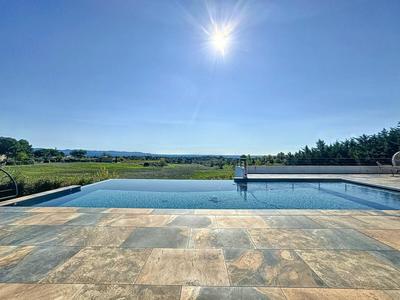 Maison - 300 m² - 8 pièces