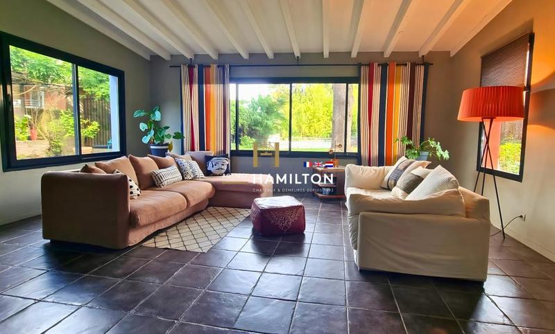 Propriété - 363 m² - 10 pièces