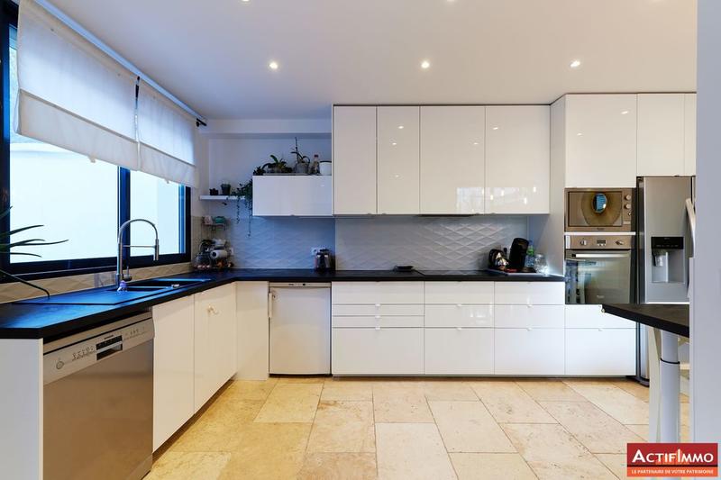 Maison - 174 m² - 8 pièces