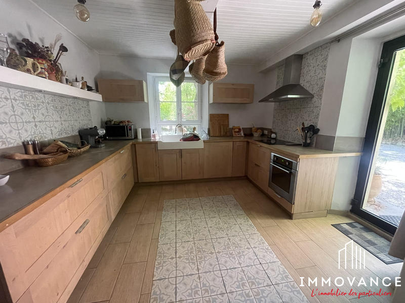 Maison - 747 m² - 23 pièces