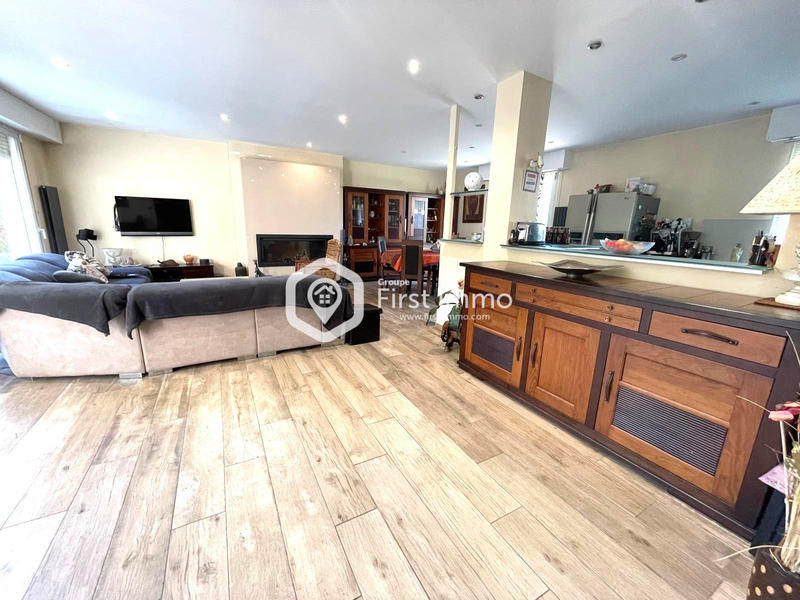 Maison - 230 m² - 7 pièces