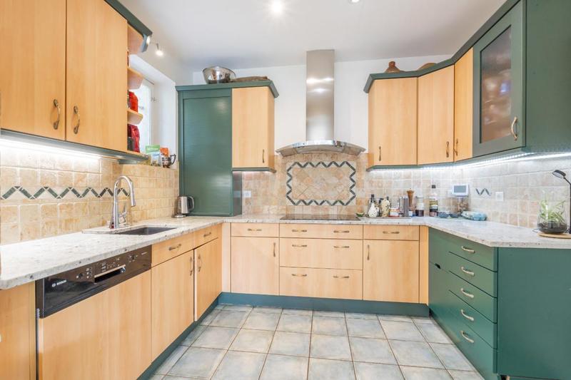 Maison - 210 m² - 7 pièces