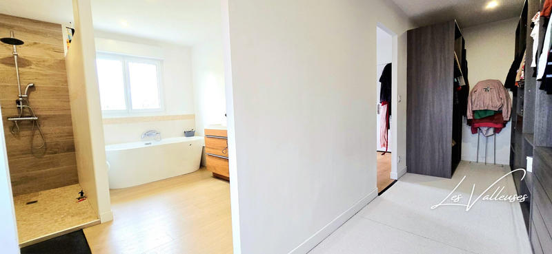 Maison contemporaine - 198 m² - 6 pièces