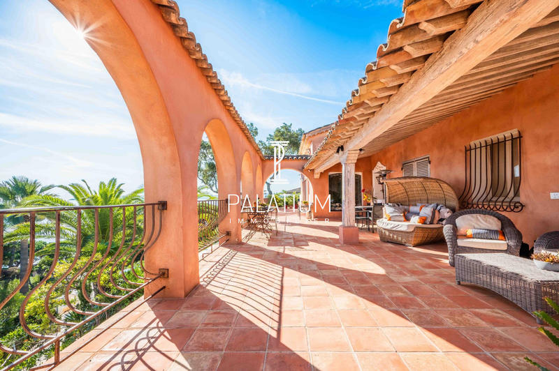 Villa - 289 m² - 10 pièces