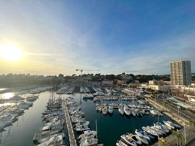 Appartement - 99 m² - 4 pièces