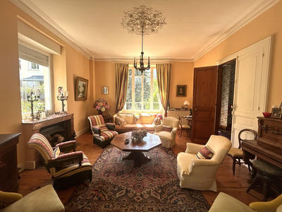 Maison - 293 m² - 9 pièces